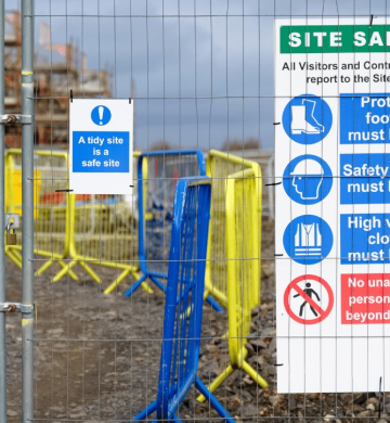Enhancing Navigation: The Importance of Directional Signs in Large Real Estate Projects